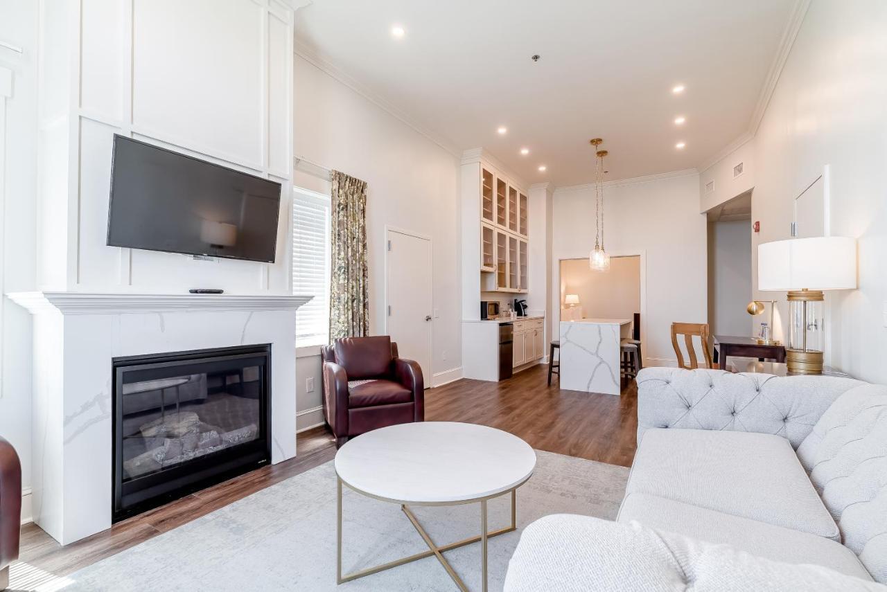 Chateau Renault Egg Harbor City Екстер'єр фото