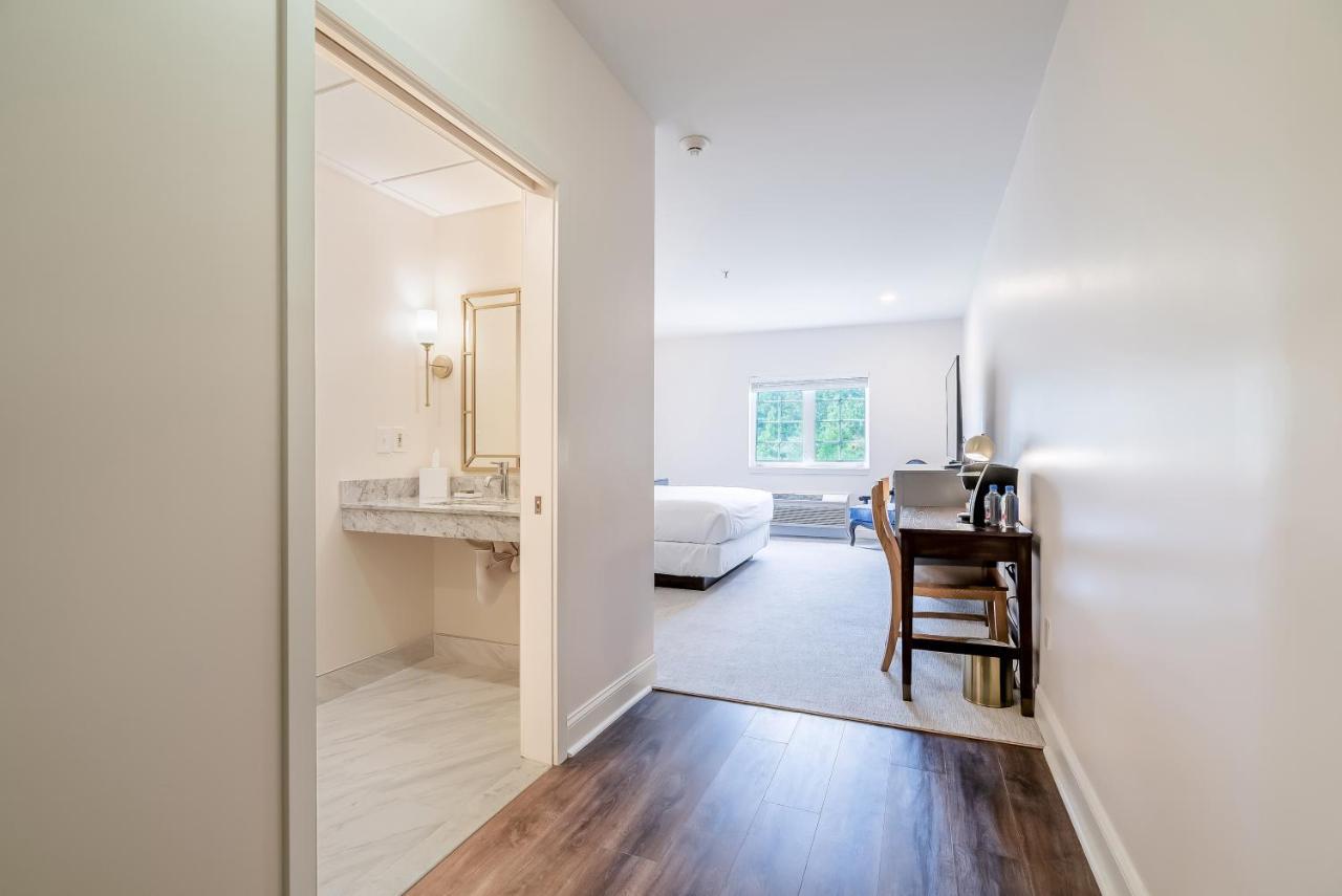 Chateau Renault Egg Harbor City Екстер'єр фото