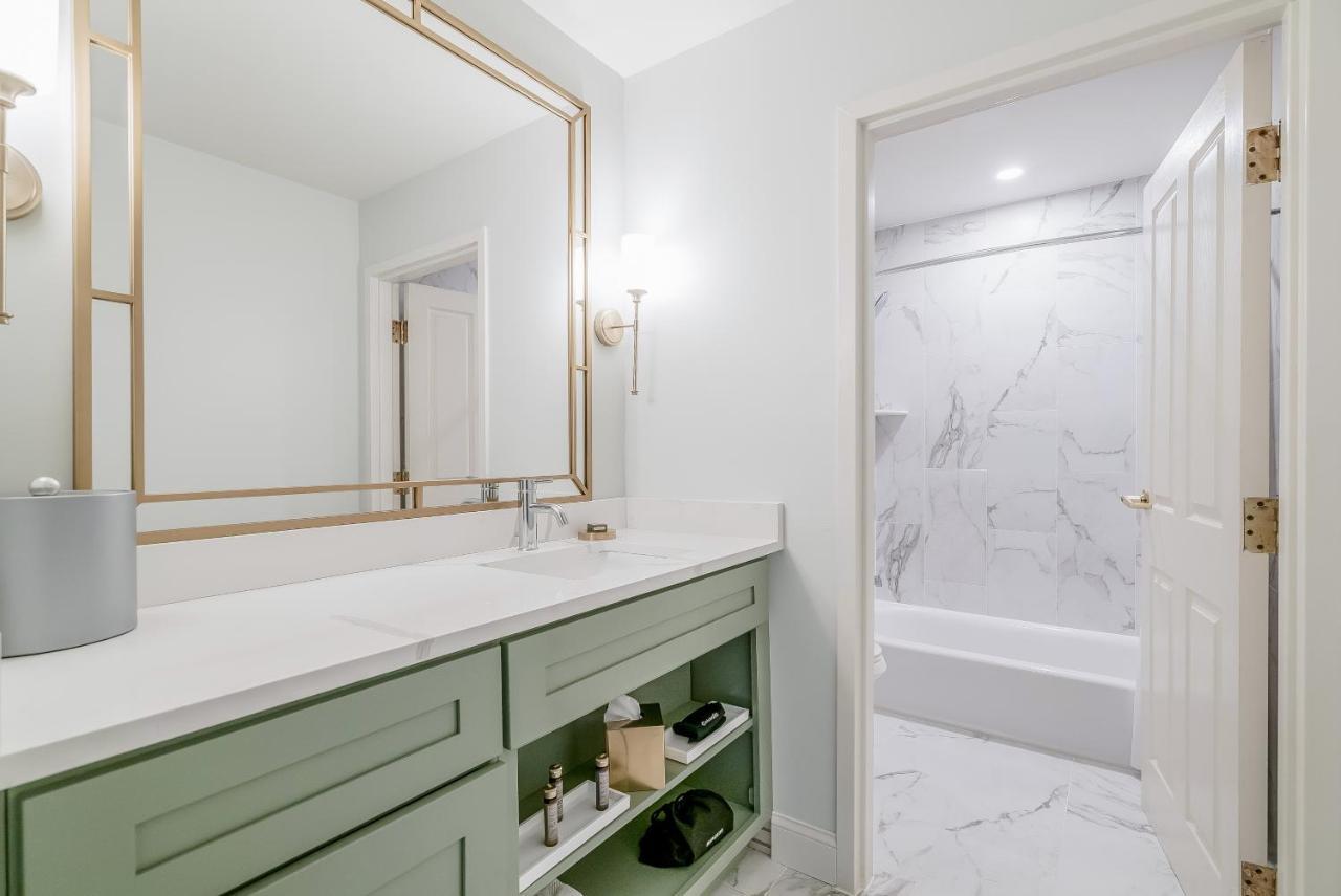 Chateau Renault Egg Harbor City Екстер'єр фото