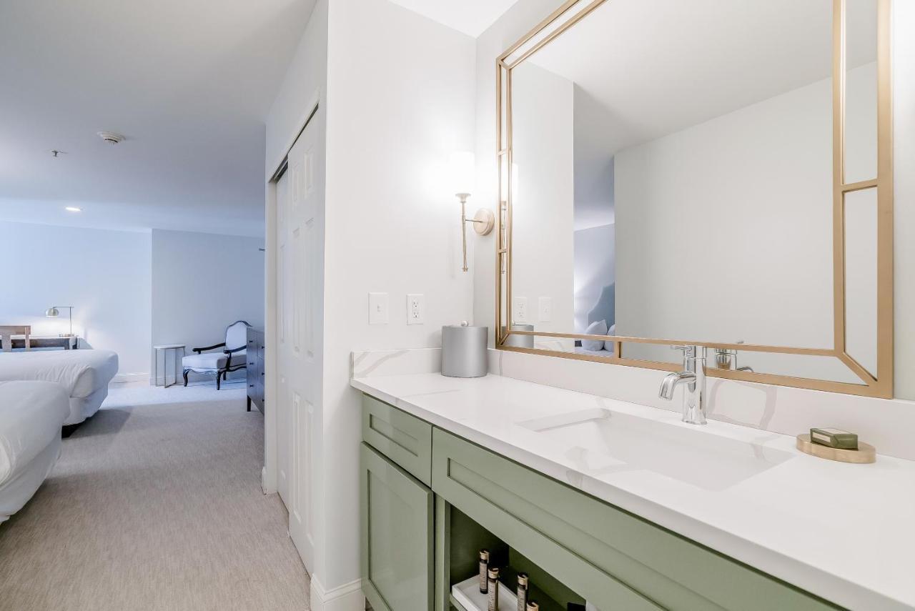 Chateau Renault Egg Harbor City Екстер'єр фото