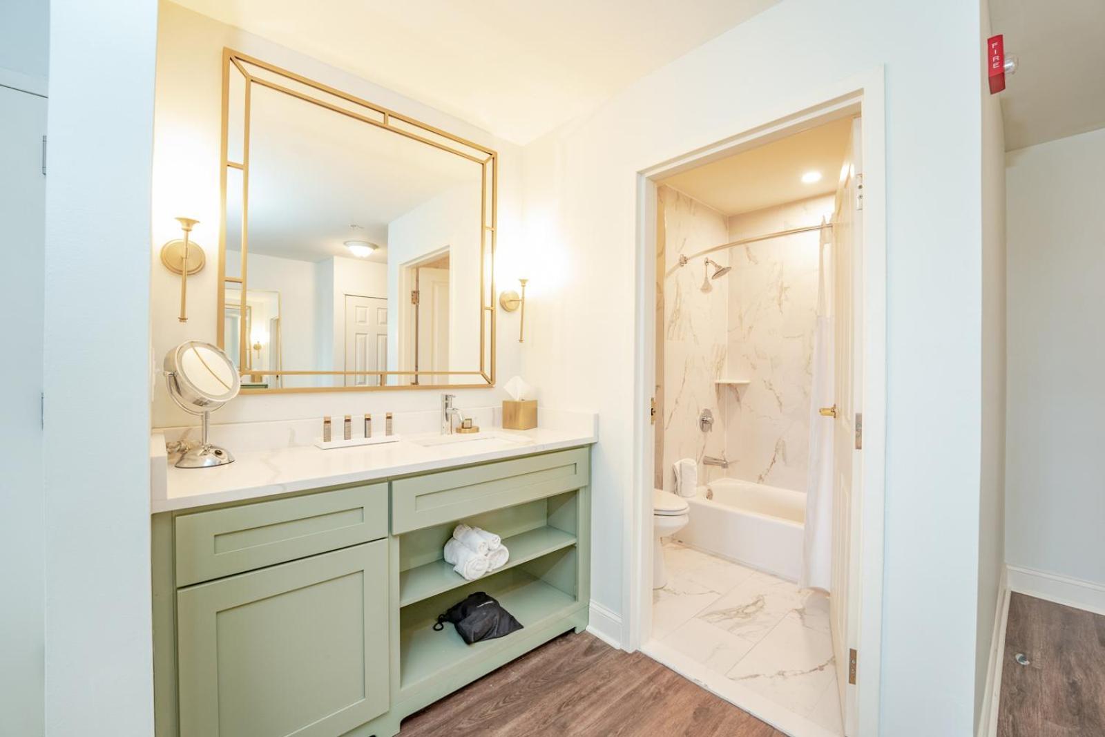 Chateau Renault Egg Harbor City Екстер'єр фото
