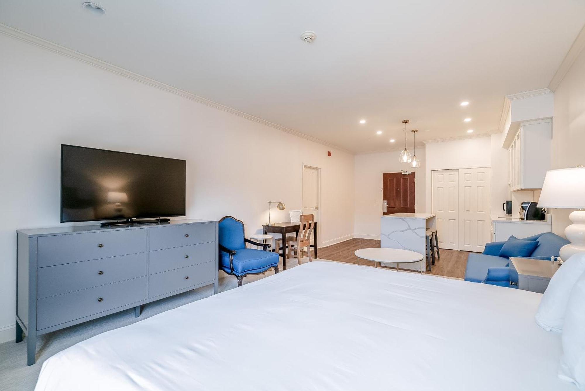 Chateau Renault Egg Harbor City Екстер'єр фото